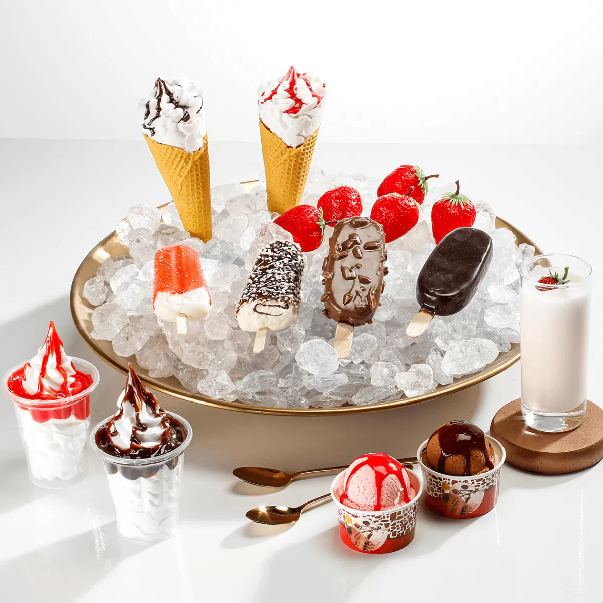 DecoWoerner Décoration Glace à L'italienne, Chocolat Noir - Aliments Factices 21 Cm