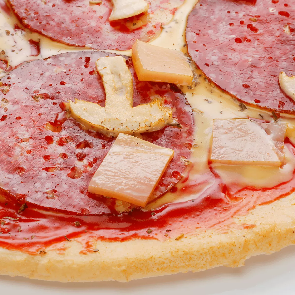 DecoWoerner Fausse Pizza Speciale Avec Salami, Jambon Et Champignons Faux Aliments 25 Cm Ø