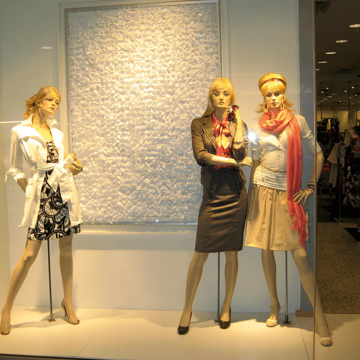 DecoWoerner Feuille Synthétique Aspect Perforé Larg. 90 Cm Mat,