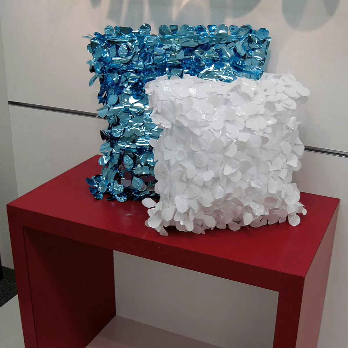 DecoWoerner Feuille Synthétique Aspect Perforé Larg. 90 Cm Mat,