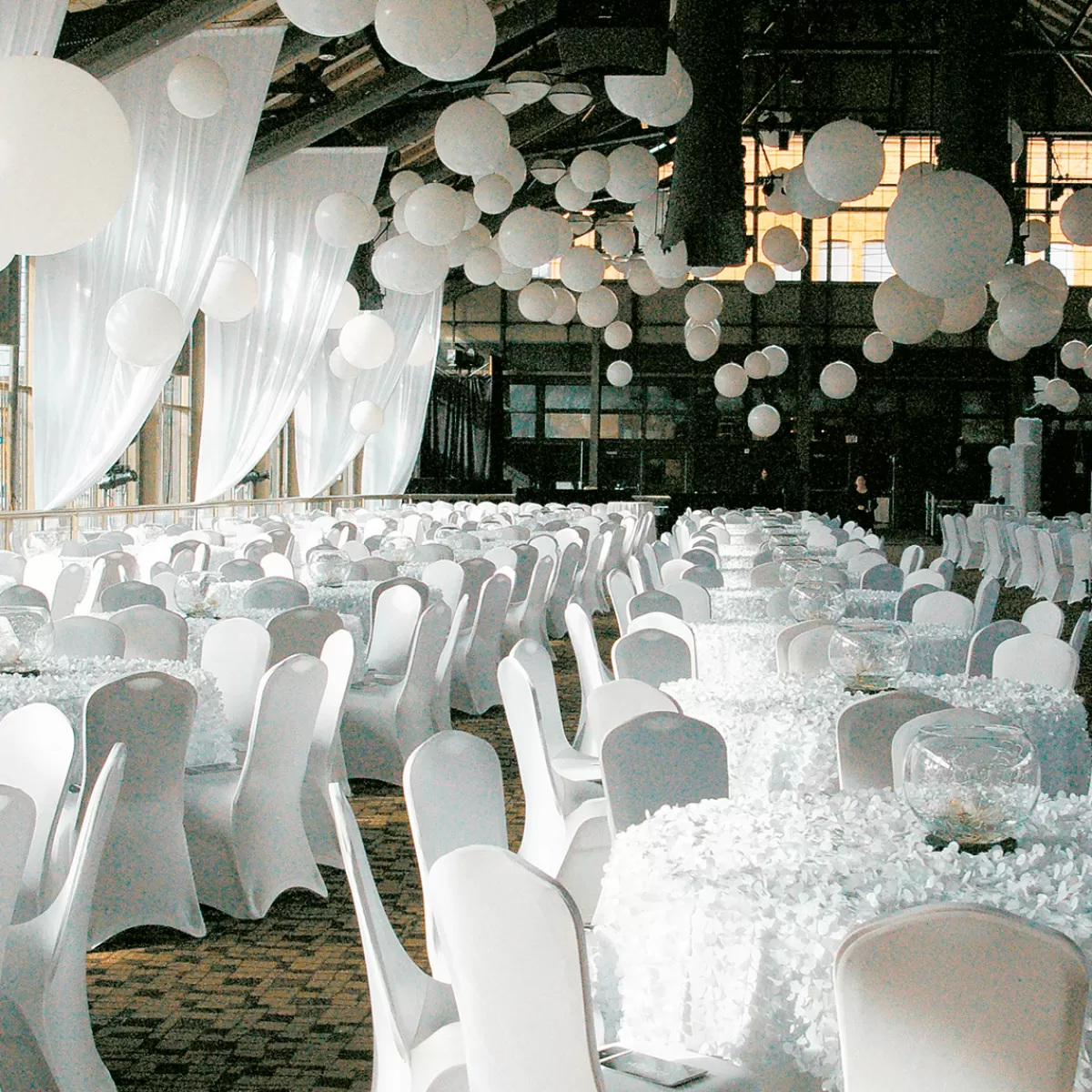 DecoWoerner Feuille Synthétique Aspect Perforé Larg. 90 Cm Mat,