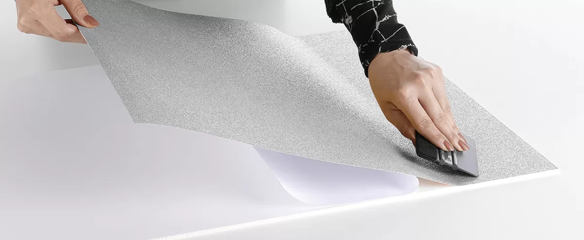 film_adhsif_argent_scintillant_rouleau_de_50_cm_x_5_m_4.webp DecoWoerner Film Adhésif é Scintillant Rouleau De 50 Cm X 5 M