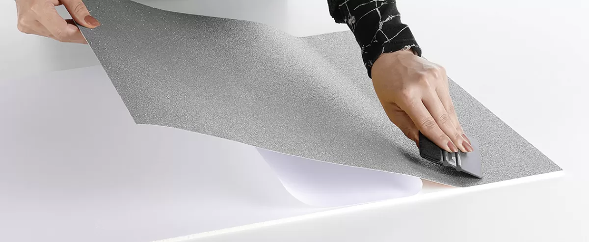 film_autocollant_gris_fonc_scintillant_rouleau_de_50_cm_x_5_m_4.webp DecoWoerner Film Autocollant Gris Foncé Scintillant Rouleau De 50 Cm X 5 M