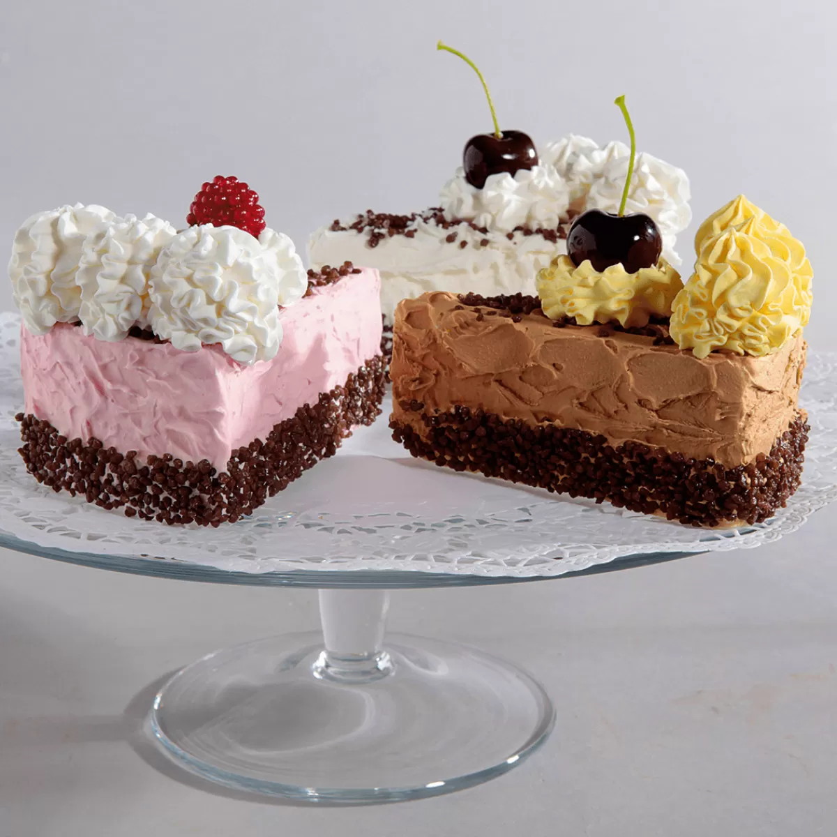 DecoWoerner Forêt Noire Cerise 2 Pièces, Fausse Nourriture 12 Cm