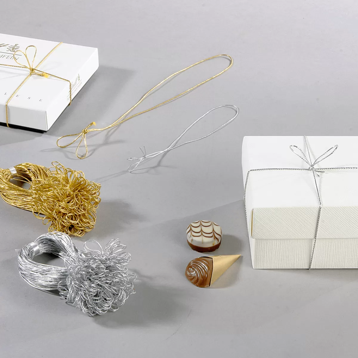 DecoWoerner Noeuds Prêts à L’emploi Dés Long. 25 Cm, 100 Pces