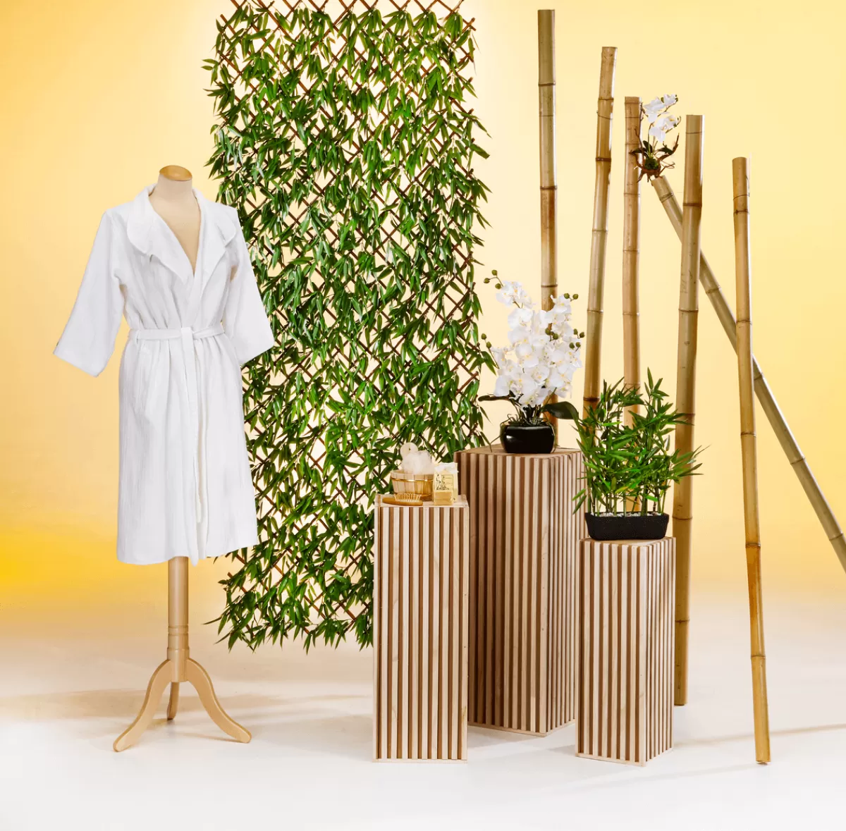 DecoWoerner Orchidée Artificielle Suspendue, 32 Cm he, Sur Tige En Bois Artificielle