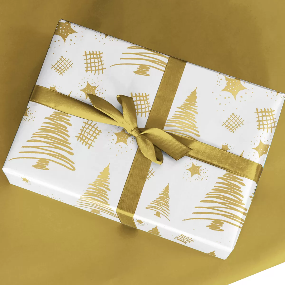 DecoWoerner Papier Cadeau De Noël Durable Double Face Avec Sapins & étoiles Dés - Rouleau De Papier Cadeau De 50 M