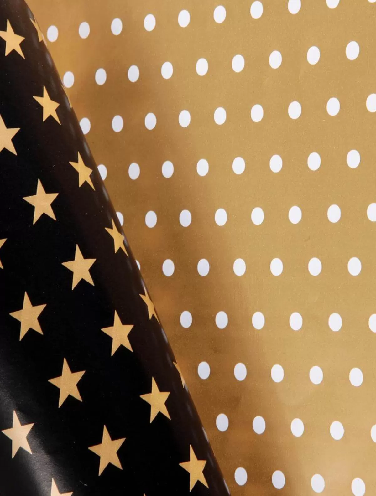 papier_cadeau_double_face_nol_noir__or_avec_toiles__pois__50_m_de_papier_cadeau_en_rouleau_6.webp DecoWoerner Papier Cadeau Double Face Noël Noir & Avec étoiles & Pois - 50 M De Papier Cadeau En Rouleau