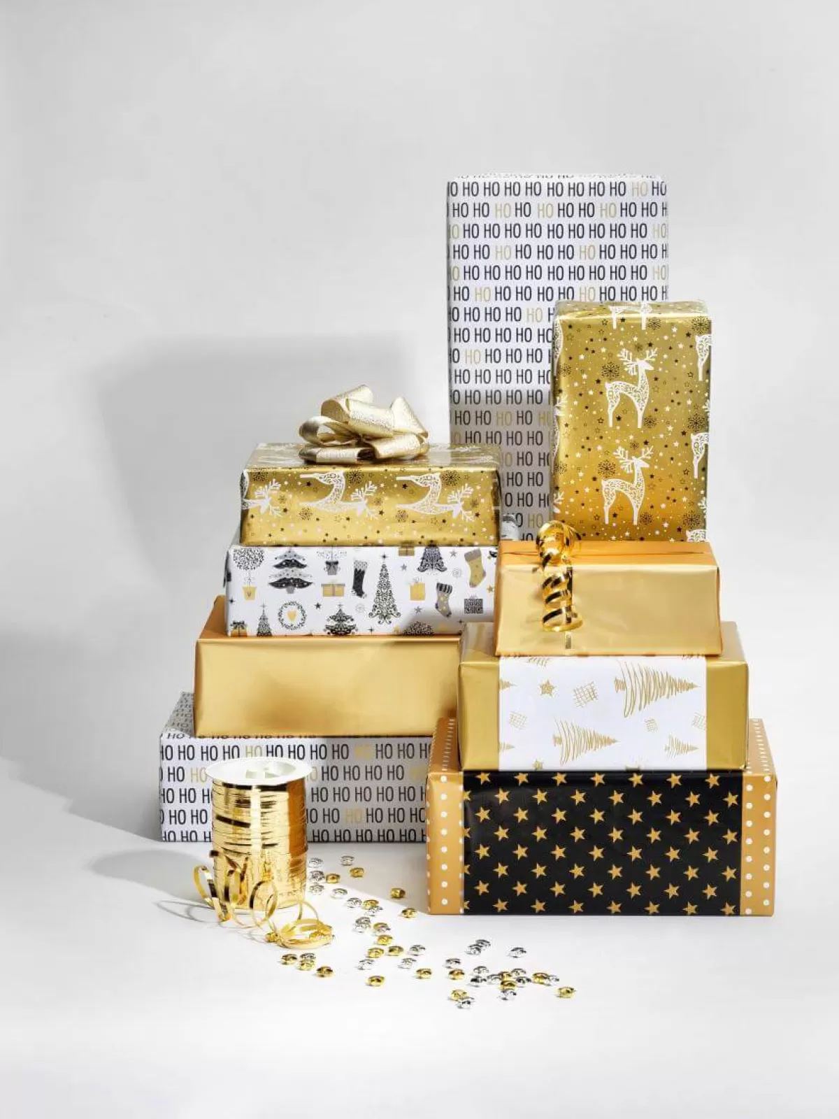 papier_cadeau_double_face_nol_noir__or_avec_toiles__pois__50_m_de_papier_cadeau_en_rouleau_8.webp DecoWoerner Papier Cadeau Double Face Noël Noir & Avec étoiles & Pois - 50 M De Papier Cadeau En Rouleau