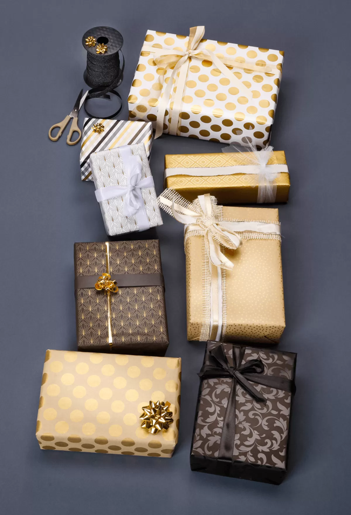 papier_kraft_recycl__pois_dors__rouleau_de_papier_cadeau_cologique_50_m_4.webp DecoWoerner Papier Kraft Recyclé à Pois Dés - Rouleau De Papier Cadeau écologique 50 M