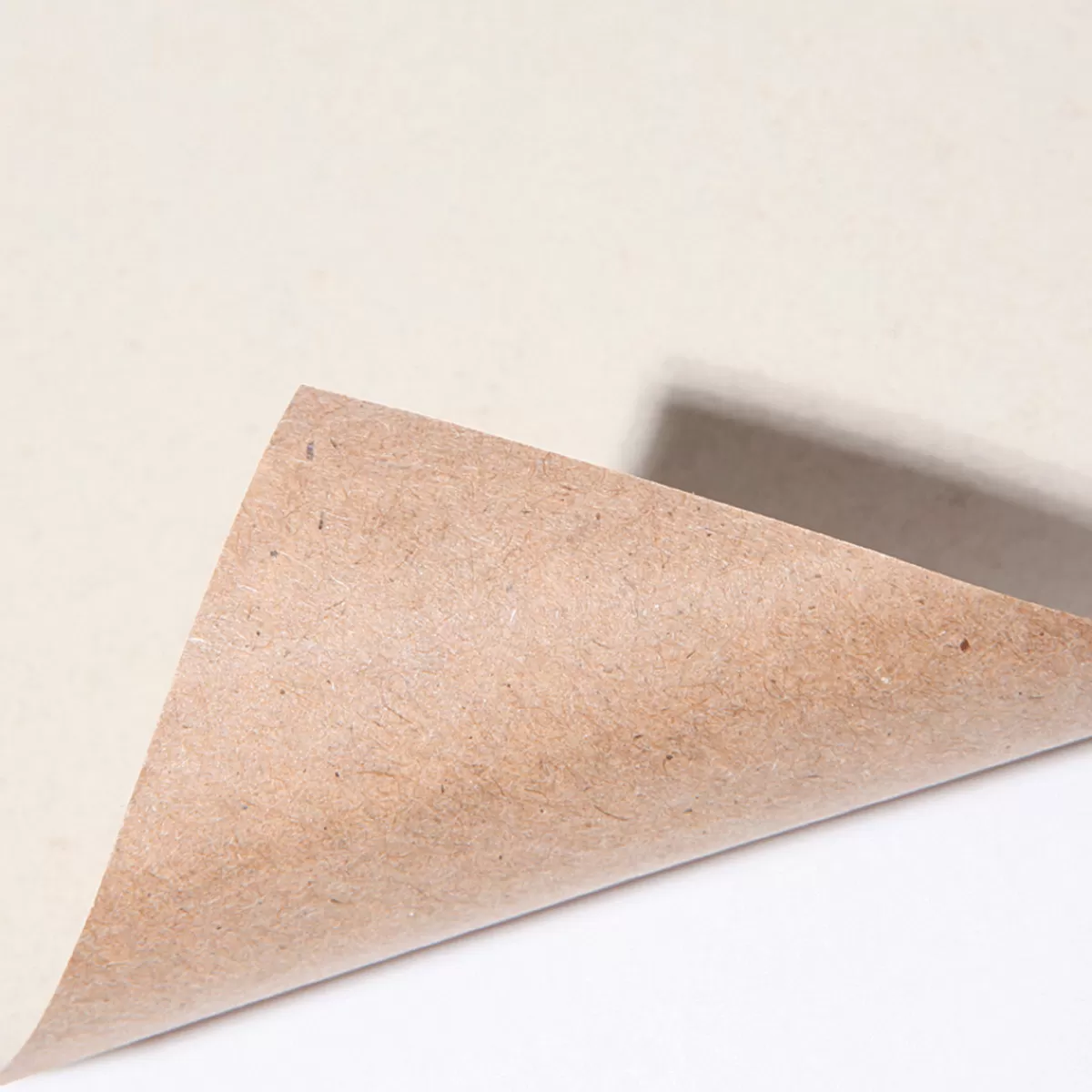 DecoWoerner Papier Kraft Recyclé Uni Couleur Sable - Rouleau De Papier Cadeau De 50 M