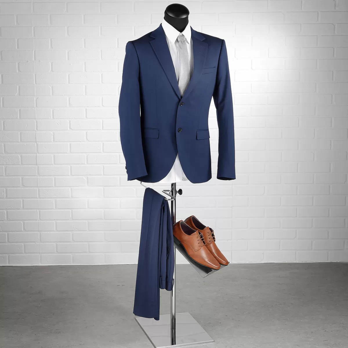 DecoWoerner Présentoir Chromé Pour Bustes De Tailleur Avec Présentoir à Chaussures 40 X 40 X 100 Cm