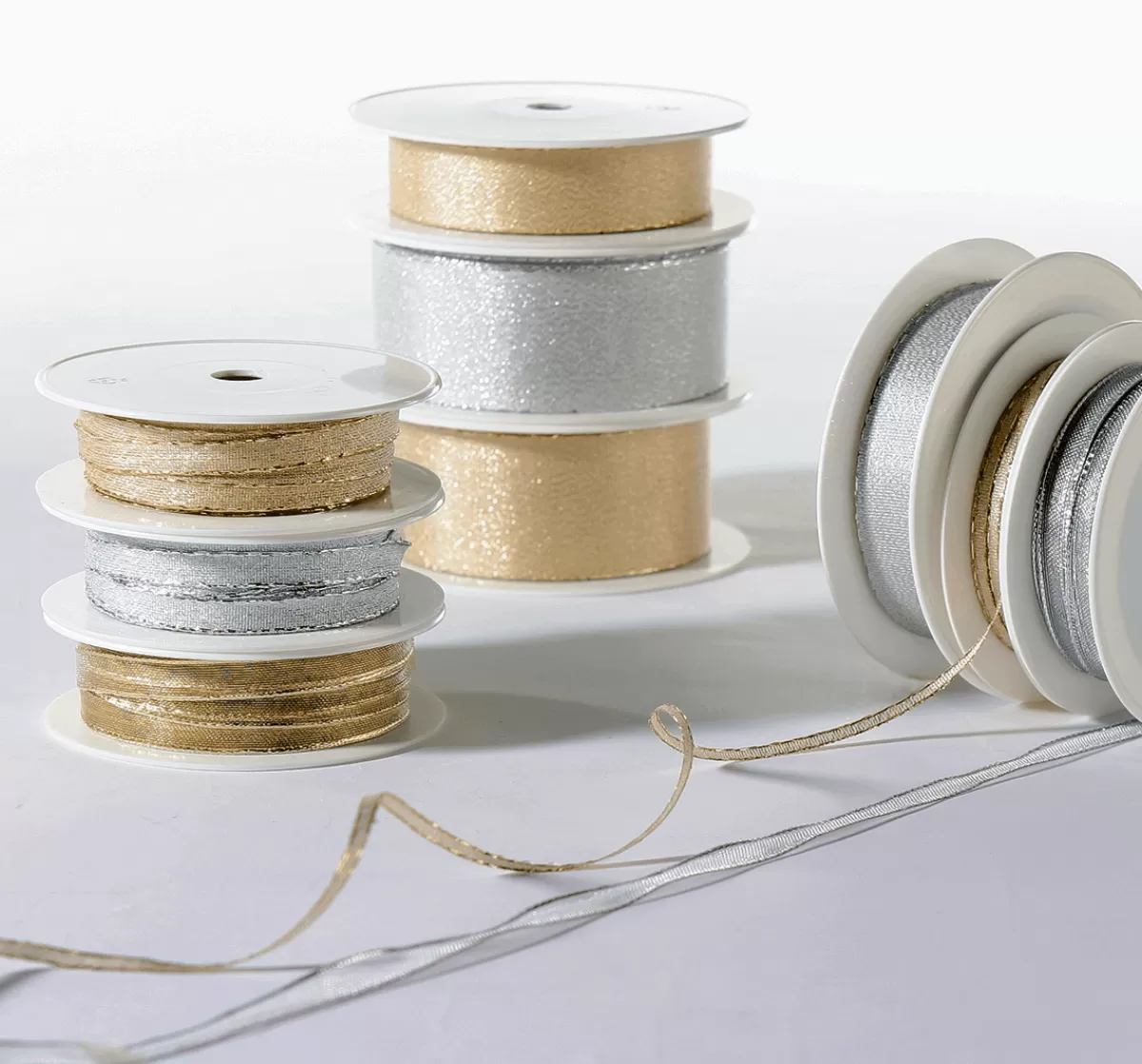 ruban_cadeau_glamour_10_mm_x_20_m_or_3.webp DecoWoerner Ruban Cadeau "Glamour" 10 Mm X 20 M