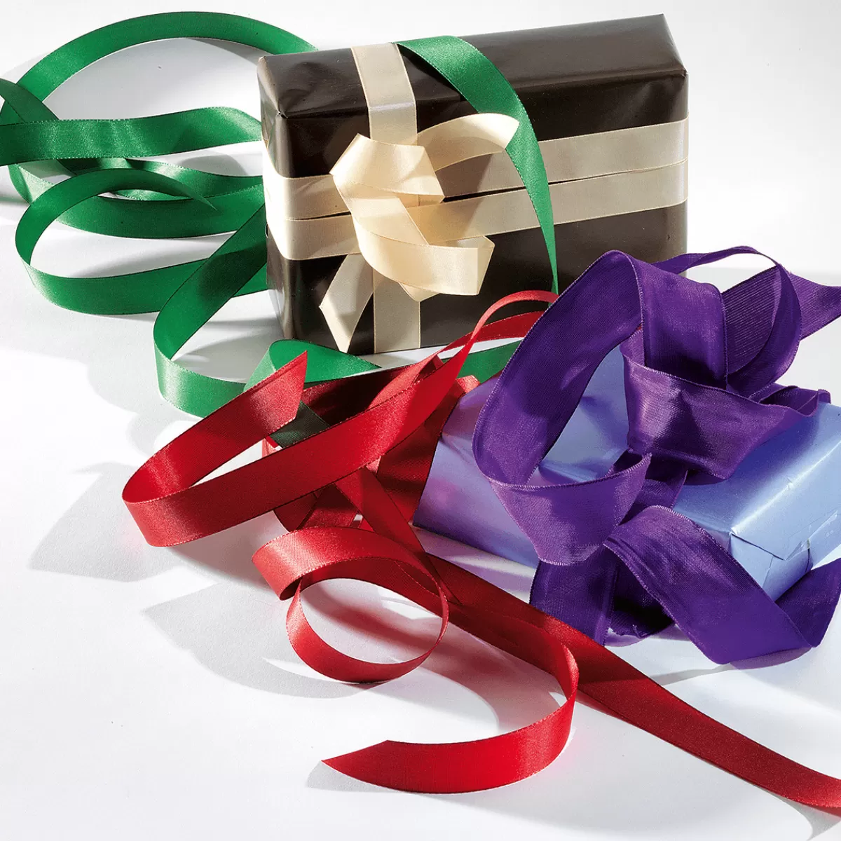 ruban_de_taffetas_avec_lisire_tisse_25_mm_50_m_vert_fonc_3.webp DecoWoerner Ruban De Taffetas Avec Lisière Tissée 25 Mm, 50 M, Foncé