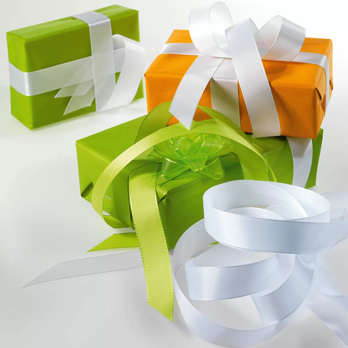 DecoWoerner Ruban De Taffetas Avec Lisière Tissée 25 Mm, 50 M, Pomme