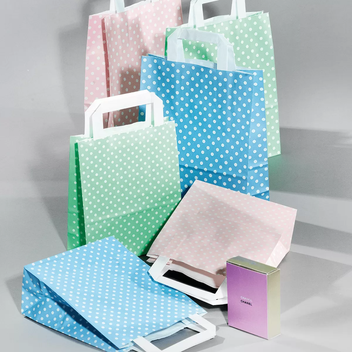 sac_en_papier_kraft_petits_points_22_x_18_cm_rose_3.webp DecoWoerner Sac En Papier Kraft "Petits Points" 22 X 18 Cm,