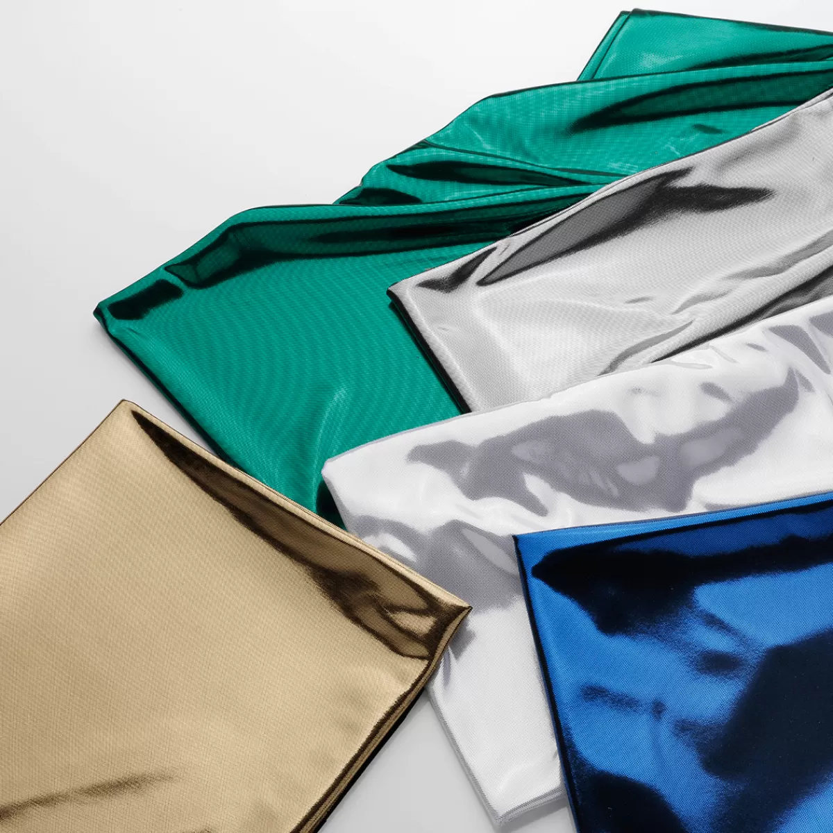 tissu_brillant_chandail_de_fleuret_or_larg_110_cm_6.webp DecoWoerner Tissu Brillant Chandail De Fleuret Larg. 110 Cm