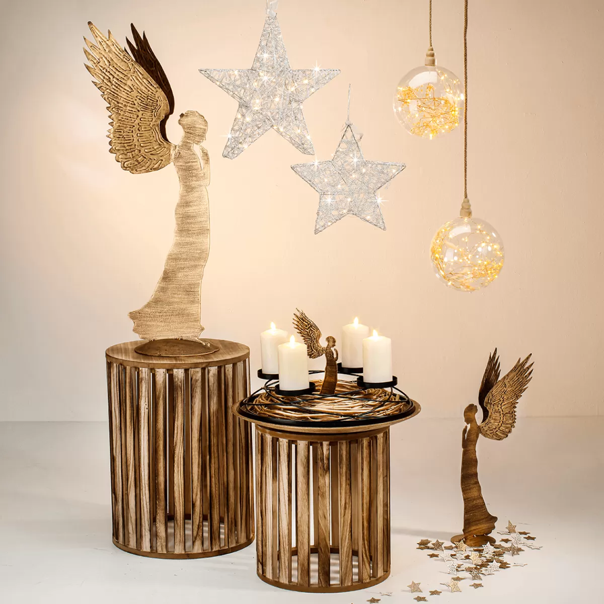 DecoWoerner Étoile Décorative En Métal à LED 30 Cm Fonctionnant Sur Piles